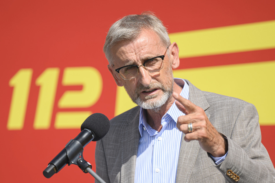 Sachsens Innenminister Armin Schuster (62, CDU).