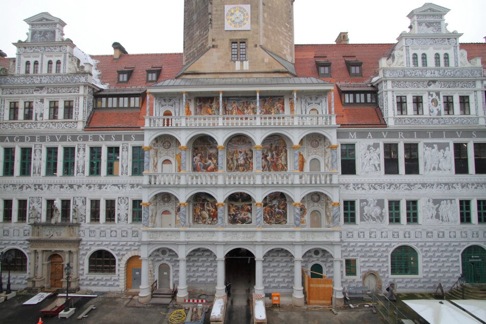 Es ist vollbracht! Jahrzehntelange Arbeit steckt in der Loggia des Dresdner Residenzschlosses.