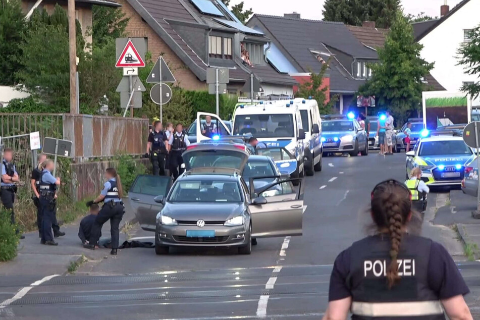 Mit zahlreichen Kräften war die Polizei in Bonn im Einsatz.