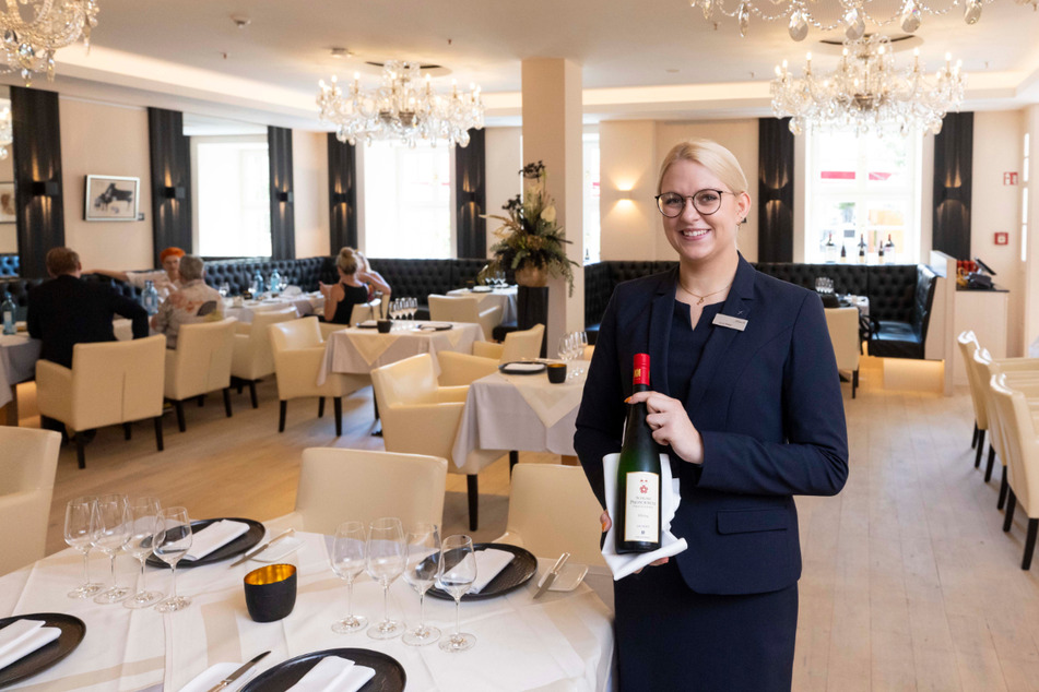 Restaurantleiterin Laura Weber (23) genießt das moderne Ambiente im "Palais".