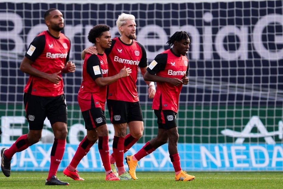 Bye-bye Bayer: Der niederländische Nationalspieler Jeremie Frimpong (24, r.) steht wohl kurz vor einem Wechsel zum FC Liverpool.