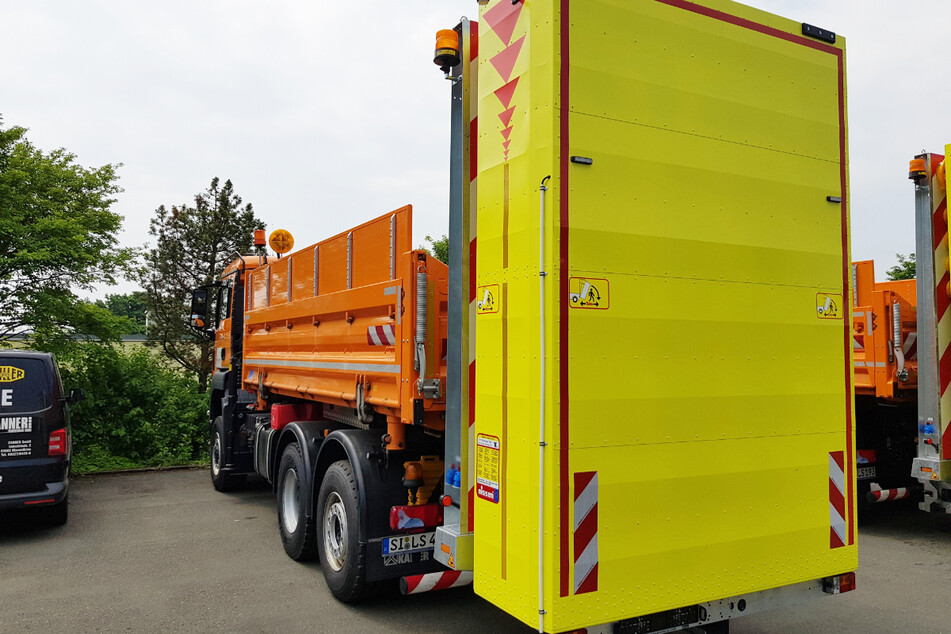 Das Foto zeigt einen Aufprallschutz, um Straßenwärter bei der Arbeit auf Bundesstraßen in Nordrhein-Westfalen zu schützen.