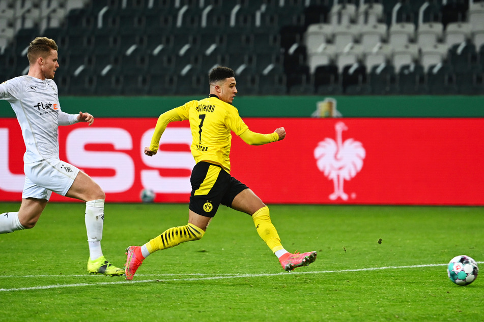 Die Führung! Jadon Sancho (r.) erzielt das 1:0 für Borussia Dortmund.