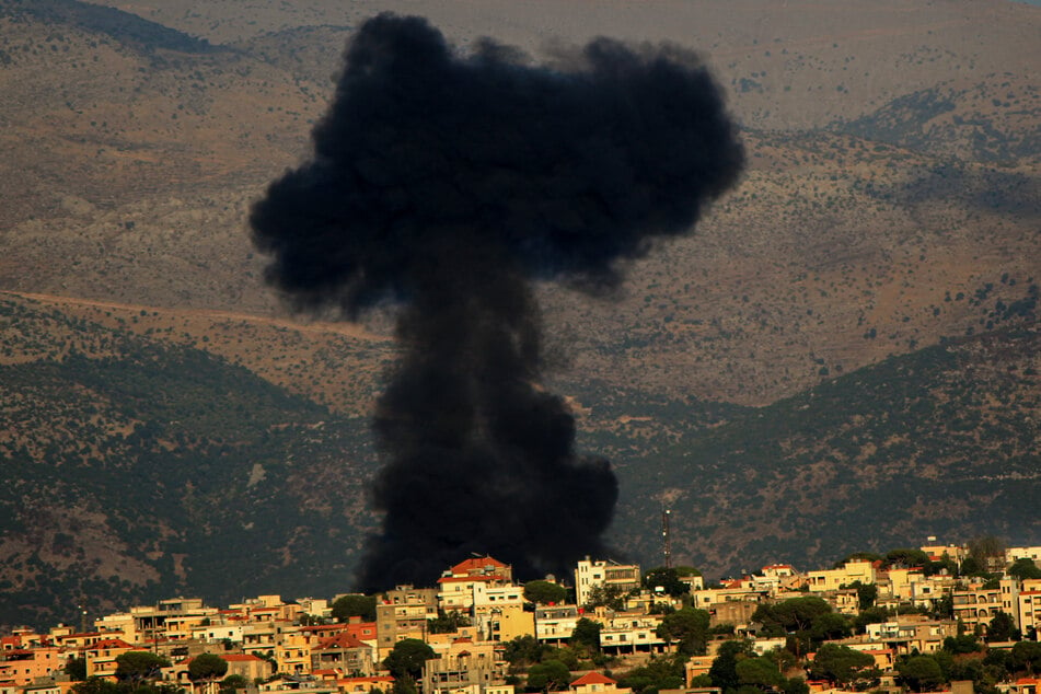 Das israelische Militär teilte mit, eine "Terrorzelle" in Tayr Harfa angegriffen und "eliminiert" zu haben. Diese habe Geschosse auf israelisches Territorium abgefeuert, hieß es.