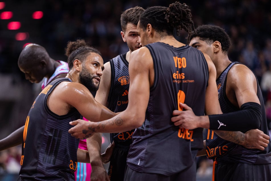 Kaza Kajami-Keane (31, l.) ist nicht der erhoffte Anführer.