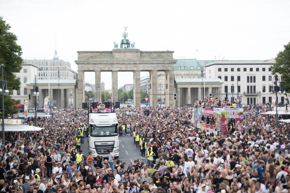 "Rave The Planet" wurde 2019 von Dr. Motte, dem "Vater" der Berliner Loveparade, und weiteren Enthusiasten gegründet.