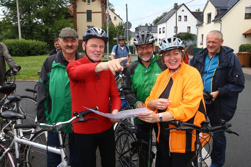 Die Landtagsabgeordnete Ines Springer (64, 2. v.r.) lud schon 2016 zur Fahrradtour, um für den Mulderadweg zu werben.