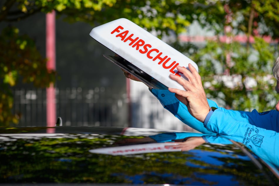Eine Fahrschule aus Leipzig wurde von Internetkriminellen hinters Licht geführt. (Symbolfoto)