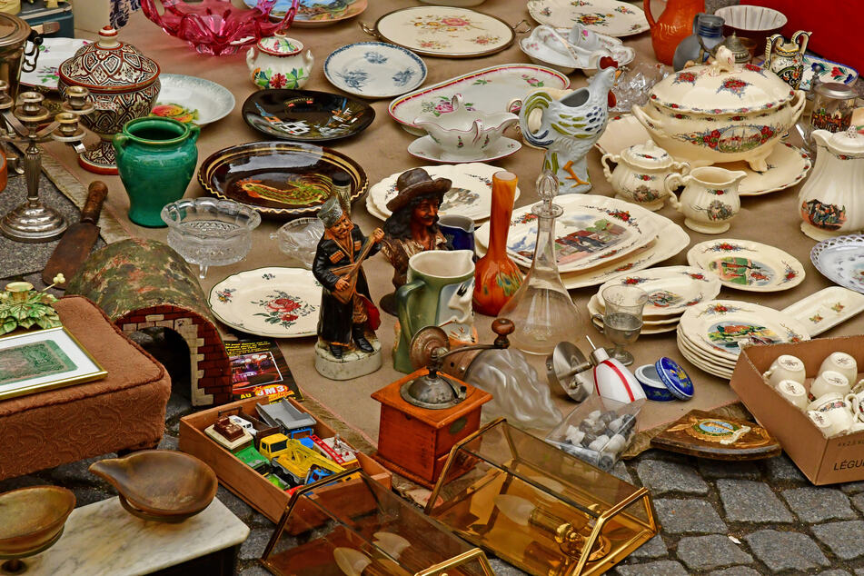 Beim Kiez-Flohmarkt am Westwerk findet Ihr alles, was Euer Sammler-Herz begehrt, egal ob altes Porzellan oder aussortierte Kleidung! (Symbolbild)