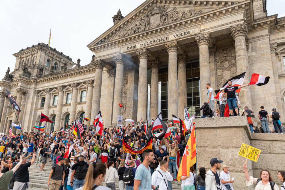 Am 29. August 2020 stürmten Teilnehmer einer Kundgebung gegen die Corona-Maßnahmen die Treppe vor dem Reichstag.