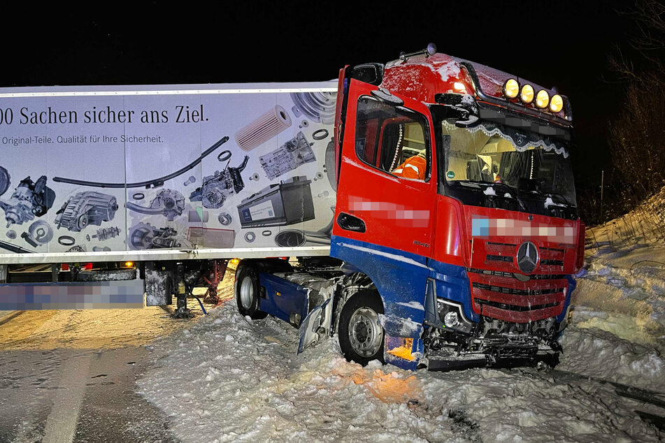 Ein Lastwagen hat in der Nacht vier Stunden lang die Autobahn 72 blockiert.
