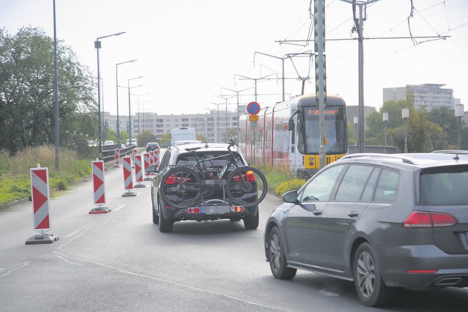 Bis Ende 2023 soll der mittlere Zug der Carolabrücke saniert werden.