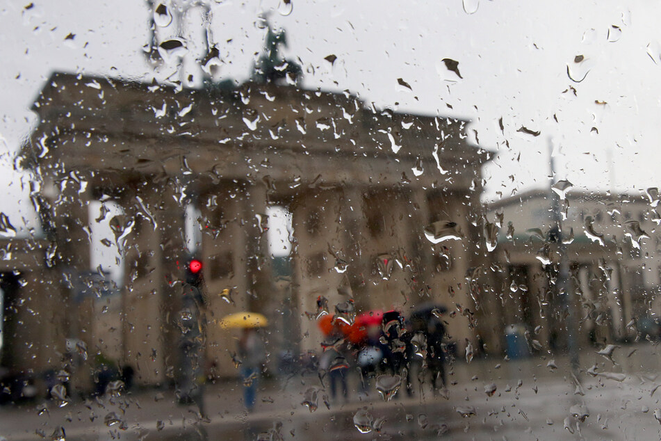 Wind und Schauer sorgen für ungemütliches Wetter in Berlin und Brandenburg.