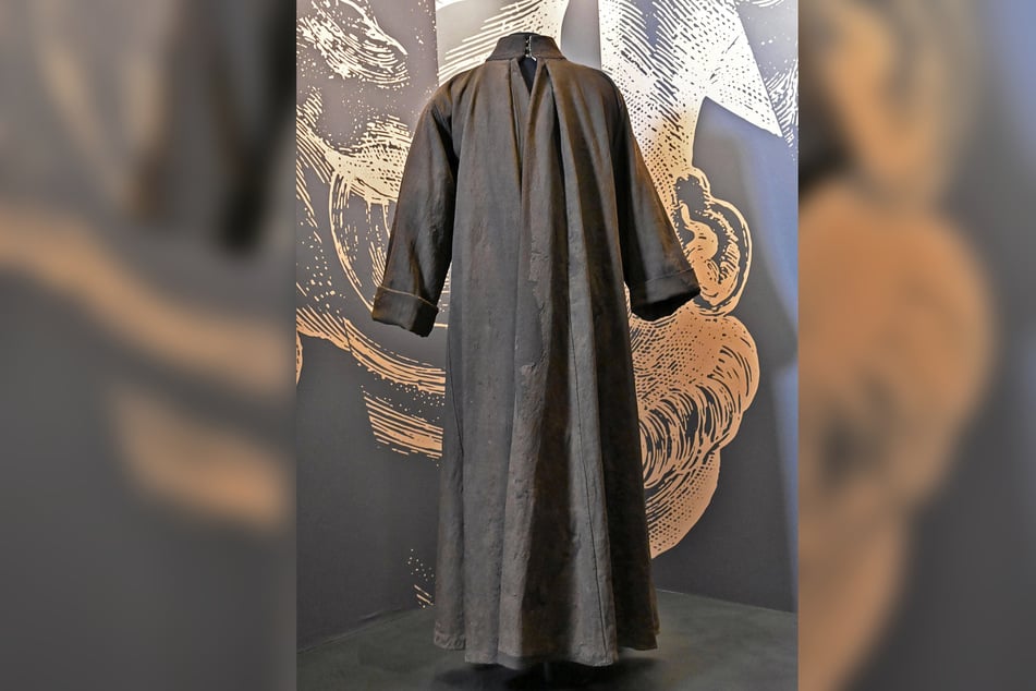 Die Kutte stammt aus dem 16. Jahrhundert und ist aktuell in der Sonderausstellung "Buchstäblich Luther. Facetten eines Reformators" im Wittenberger Augusteum zu sehen.