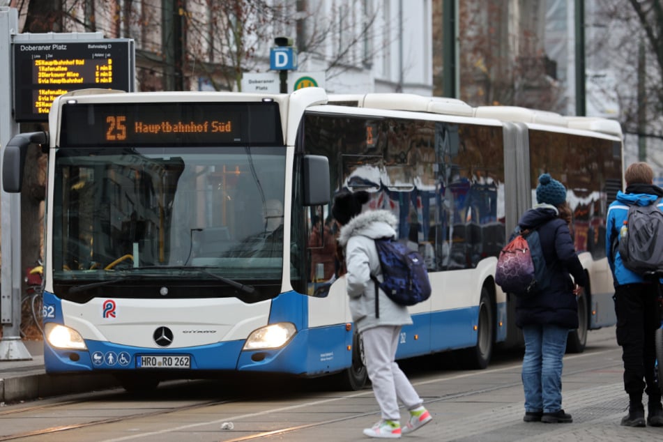 In Rostock musste am Sonntagmorgen kurzzeitig ein Bus als Wahllokal genutzt werden. (Archivfoto)