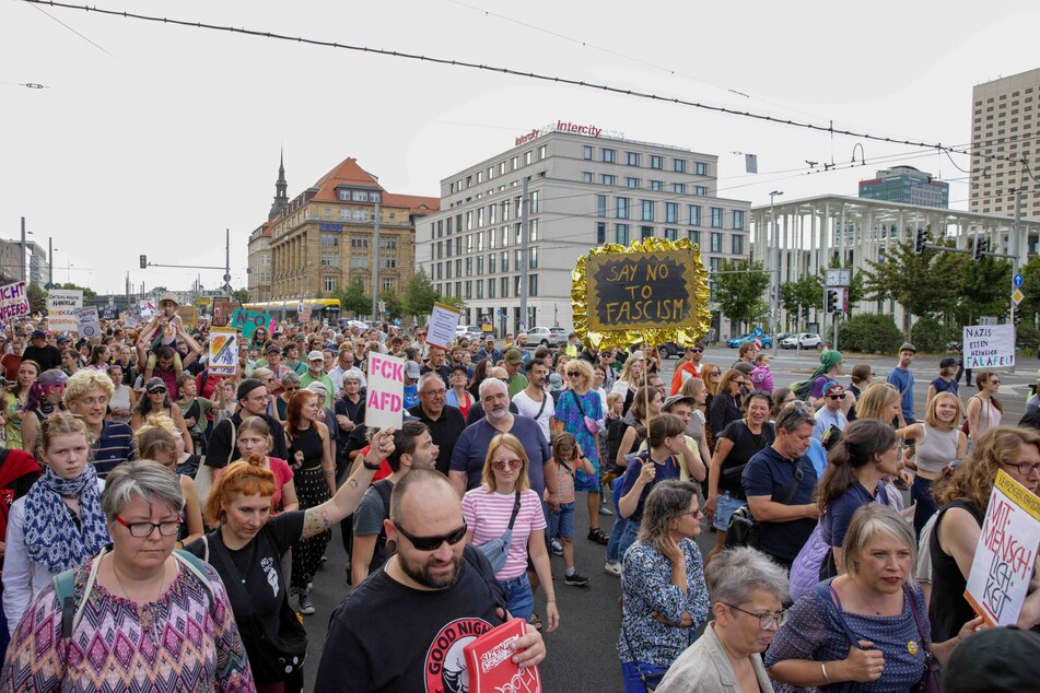 Über 10.000 Menschen demonstrierten in Leipzig.