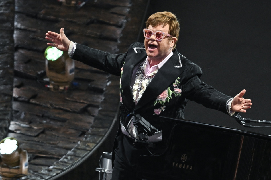 Sänger Elton John ist mittlerweile 75 Jahre alt - das RB-Stadion brachte er trotzdem mit knapp 30.000 Besuchern zum Kochen.