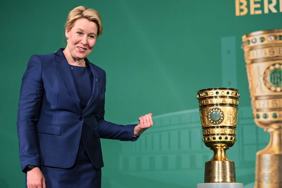 Der Pott ist in Berlin! Giffey: DFB-Pokalfinale auch Wirtschaftsfaktor nach Corona