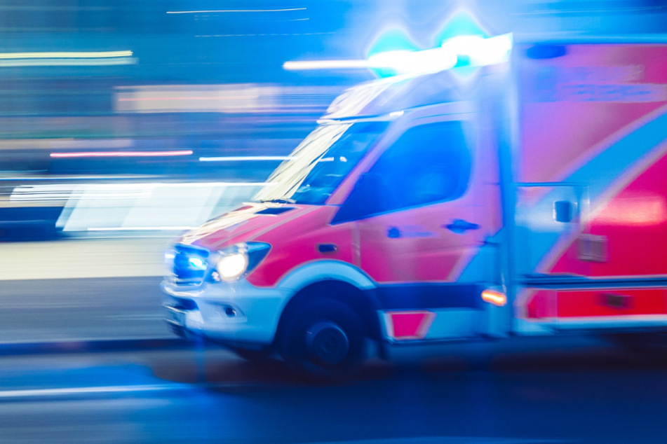Die Insassen des VW, darunter auch der Säugling, kamen schwer verletzt ins Krankenhaus. (Symbolfoto)
