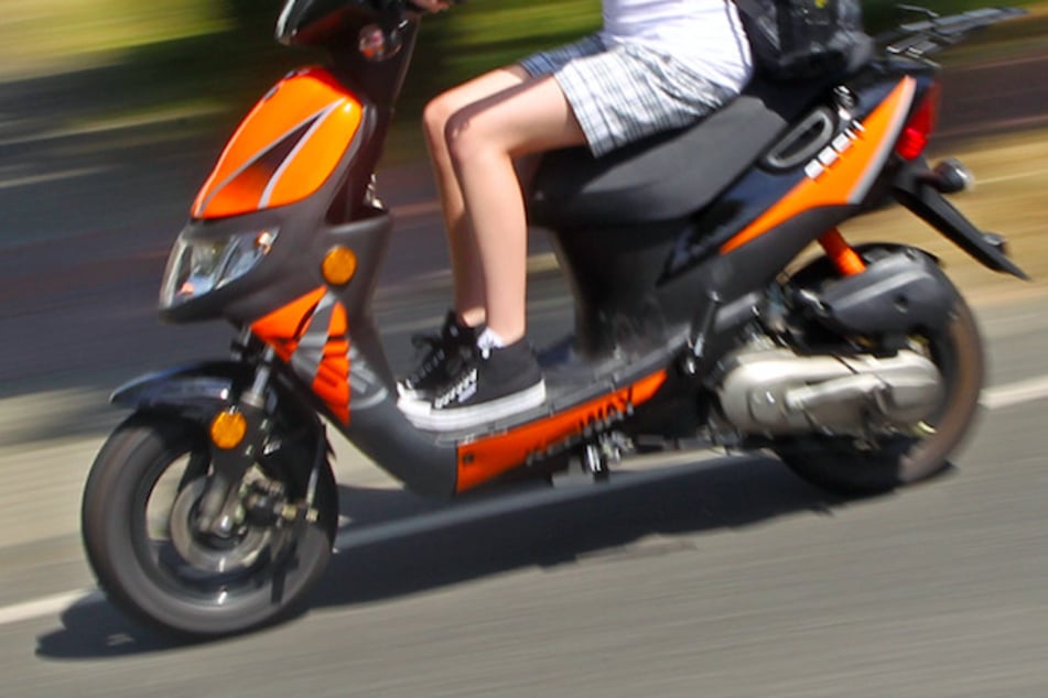 Auf der Flucht vor der Polizei raste ein Rollerfahrer durch Nürnberg. (Symbolbild)