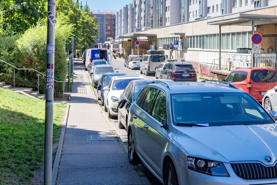 Alle Autos waren dabei hintereinander in der Ritterstraße geparkt.