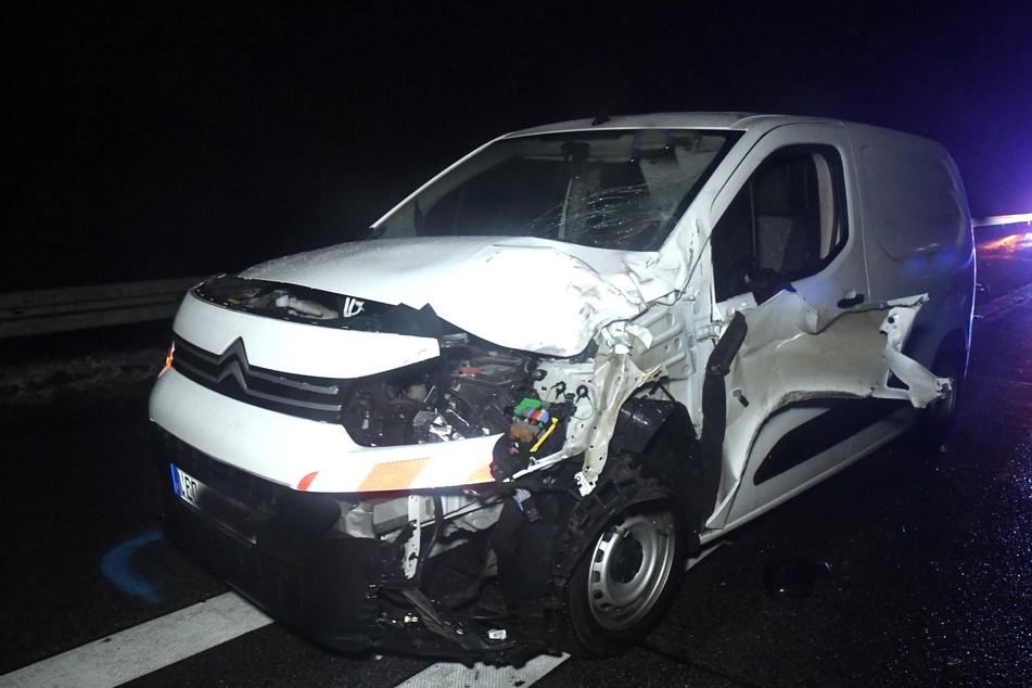 Der Autofahrer erlitt infolge des Unfalls einen Schock.