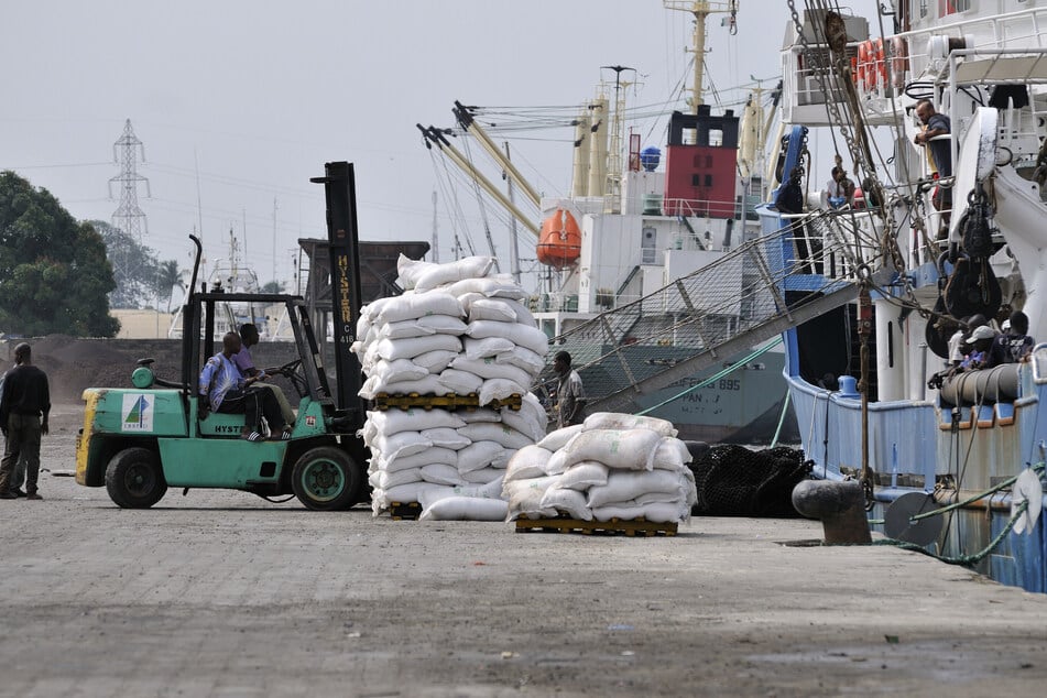 Der Hafen von Abidjan ist der wirtschaftliche Motor der Elfenbeinküste. Handelsgüter aus dem In- und Ausland treffen dort ein.