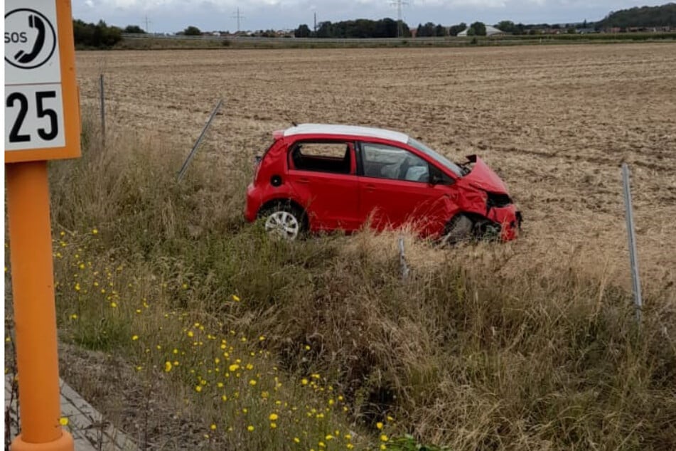 Auf der A36 kam ein Skoda von der Straße ab.