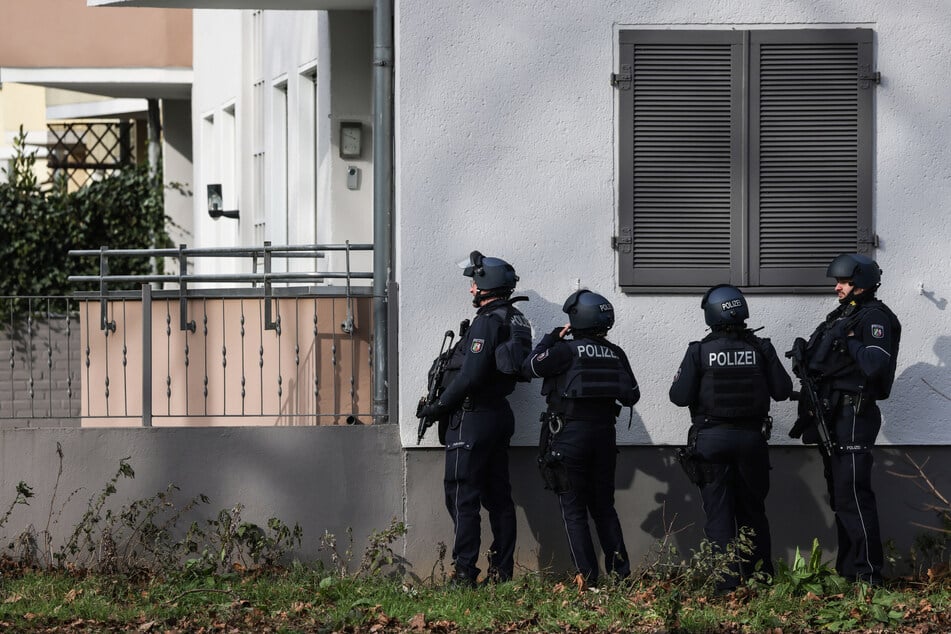 In Köln läuft aktuell ein Großeinsatz der Polizei. Auch das SEK ist vor Ort.