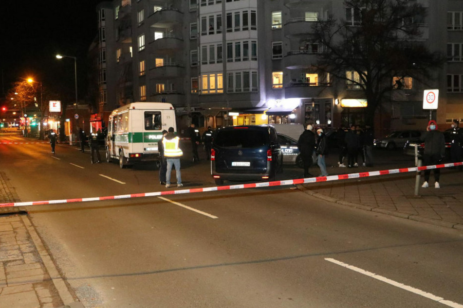 Der Bereich um den Tatort in der Ramlerstraße wurde von der Polizei großräumig abgesperrt.