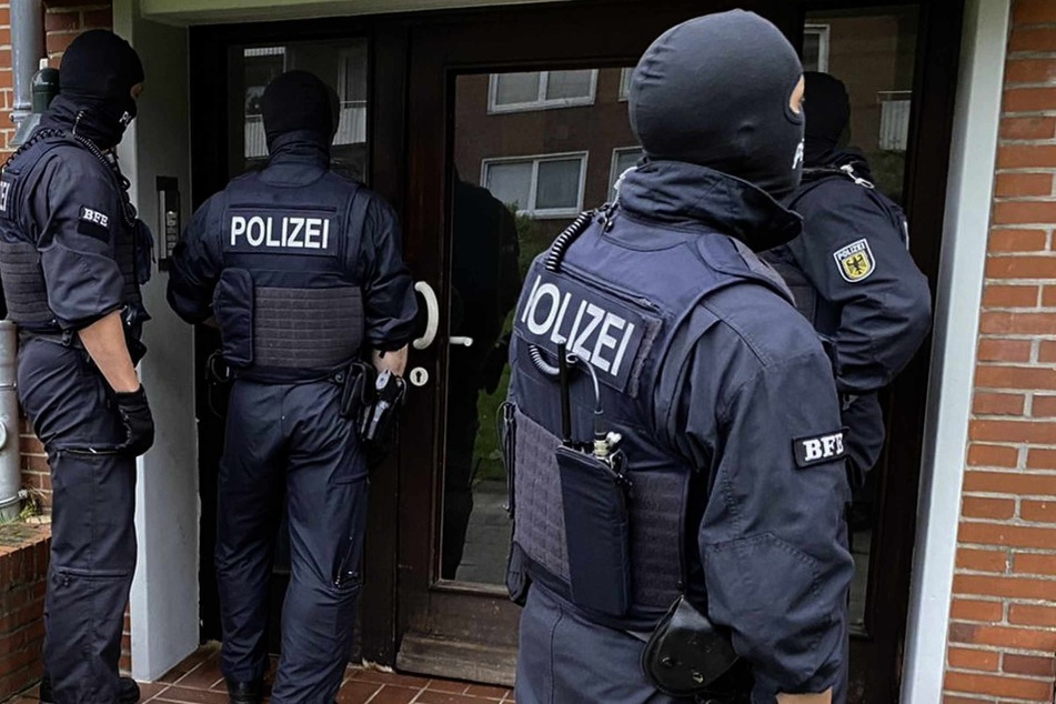 Razzia gegen mutmaßliche Schleuserbande: 34-Jähriger verhaftet