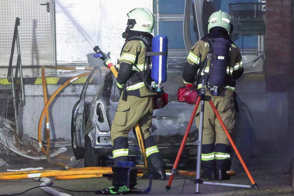 Die Feuerwehr war mit über 50 Einsatzkräften vor Ort.