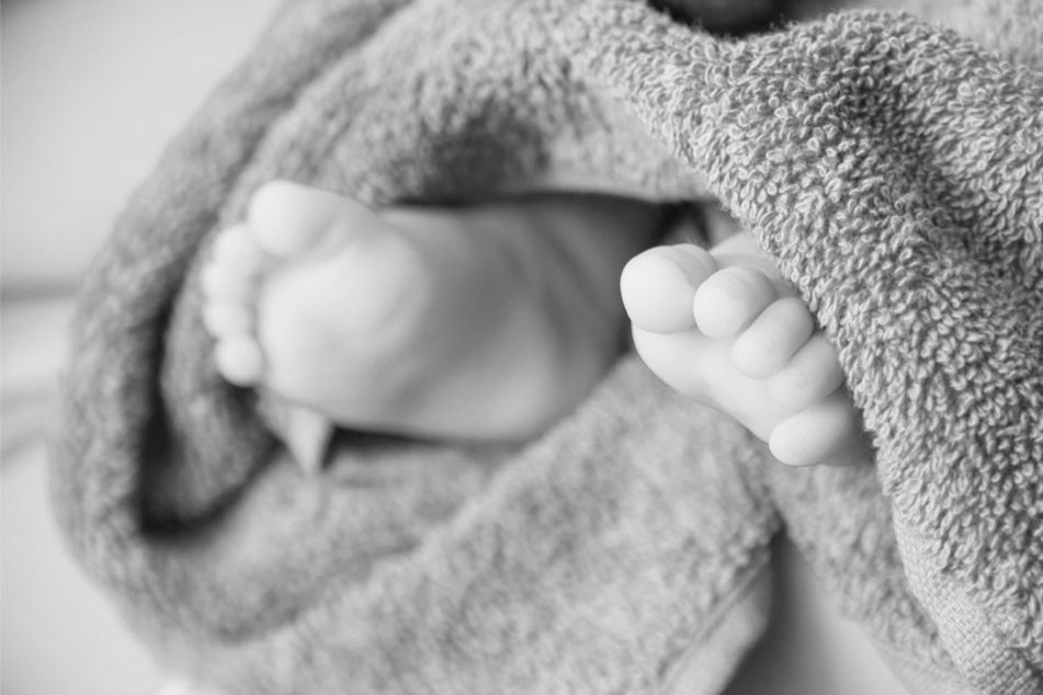 Das Baby soll noch nicht lange auf der Welt gewesen sein. (Symbolfoto)