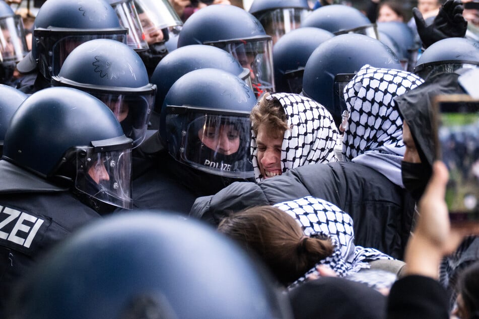 Berlin: Polizist von Wut-Mob "niedergetrampelt": Jetzt greift die Justiz ein