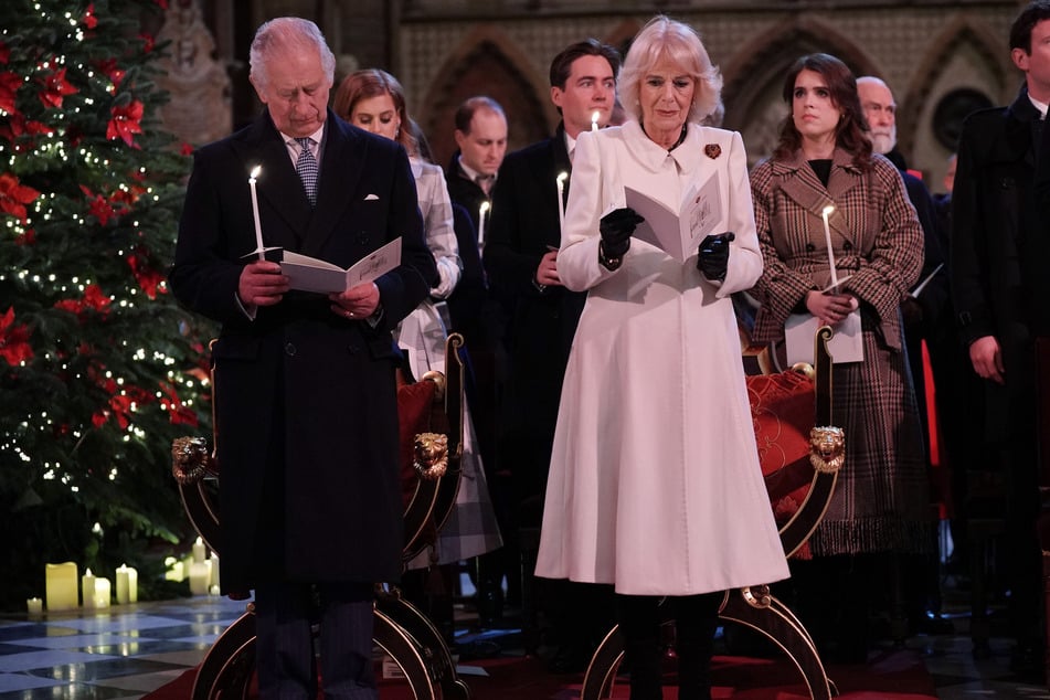 König Charles III. (74) von Großbritannien und Königsgemahlin Camilla (75) während des Weihnachtsgottesdienstes.