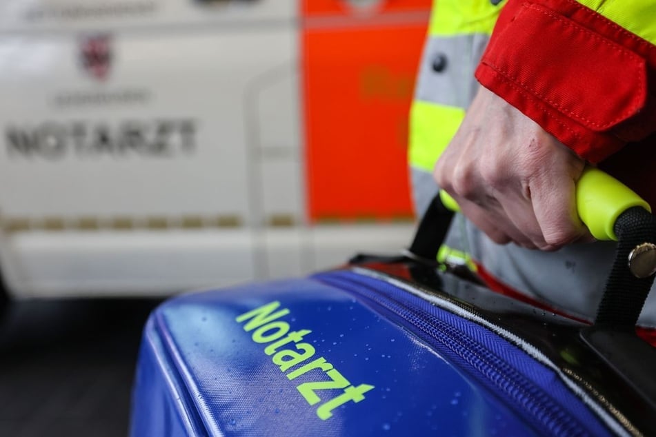 Zwei der fünf verletzten Personen wurden vorsorglich in Krankenhäuser transportiert. (Symbolfoto)