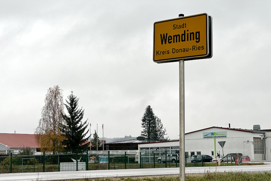 In der Kleinstadt Wemding im Landkreis Donau-Ries rüsten sich die Bürger für ein Zeichen gegen die Reichsbürger-Szene.