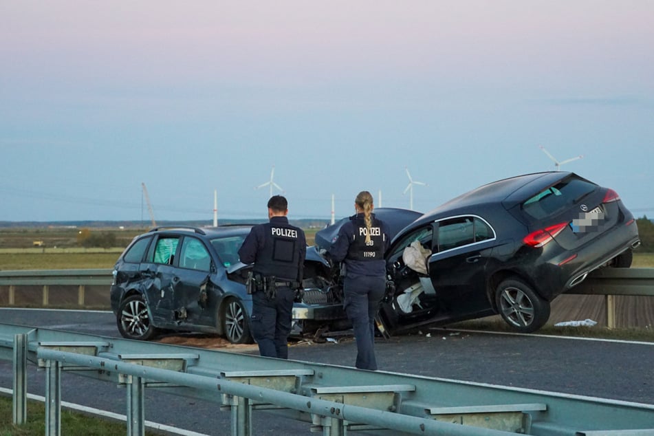Frontal-Crash: Zwei Verletzte nach waghalsigem Überholmanöver!