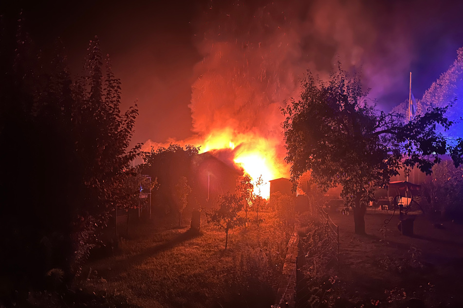 Freitagnacht brannten zwei Gartenlauben in einem Helmstedter Kleingartenverein.