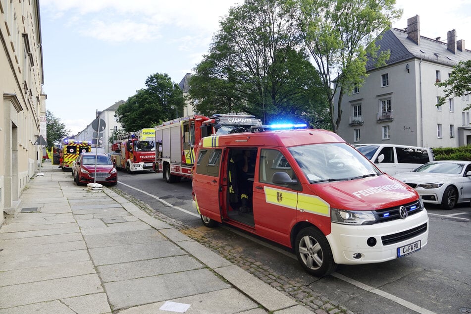 Feuerwehreinsatz in der Jahnstraße in Chemnitz: Zwei Kinder wollten einen Legostein-Kuchen backen. Das ging gründlich schief.