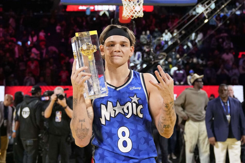 Osceola Magic guard Mac McClung celebrates with the trophy after winning the slam dunk competition during All-Star Saturday Night on February 15, 2025.