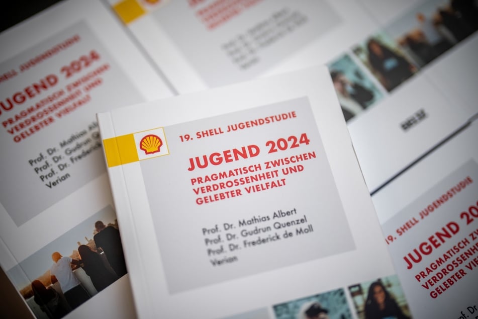 Aus der neusten Shell-Jugendstudie geht hervor, dass sich junge Männer politisch vermehrt als "eher rechts" einordnen würden.