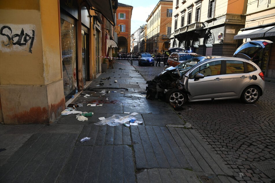 Der Mann (31) fuhr mit hoher Geschwindigkeit durch die Straße, verletzte mehrere Menschen.
