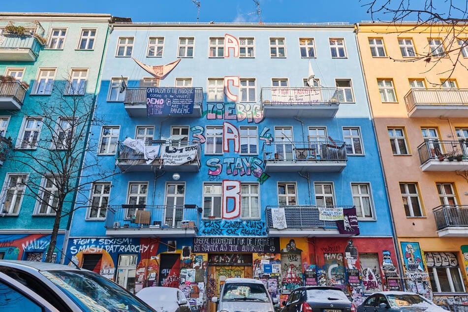 Ein Brandschutz-Sachverständiger des Hausbesitzers soll demnach zügig ins Haus gelangen.