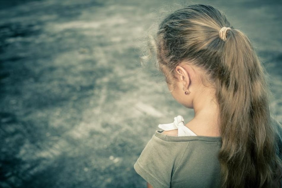 Ein Vollzugsbeamter der Polizei Saalfeld soll eine Neunjährige sexuell missbraucht haben. Gegen den 54-Jährigen besteht dringender Tatverdacht. (Symbolbild)