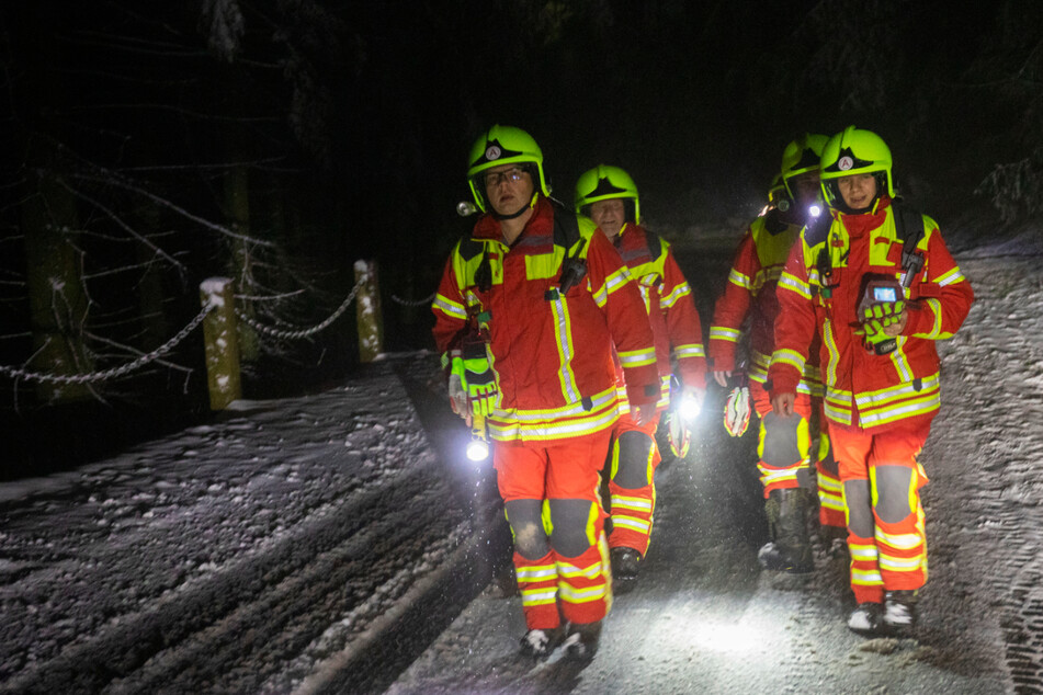 Nacht- und Nebelaktion am Bärenstein: Feuerwehr-Leute mittendrin im Kriminalfall