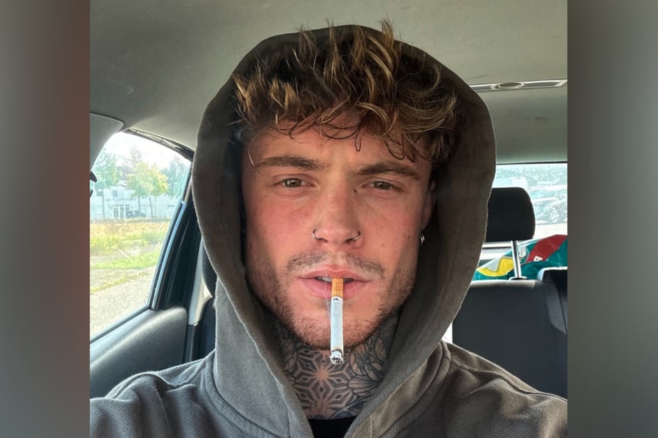 Samuel wurde 2019 bei einer Geburtstagsparty am Bauch mit einem Messer verletzt. Seitdem hat er immer wieder Probleme mit seinem Darm.