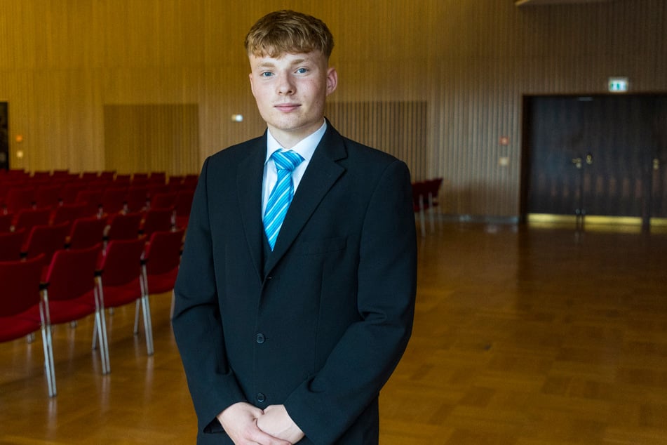 Marvin Arold (17) hat sich für den Beruf des Bestatters entschieden, startet eine dreijährige Ausbildung.