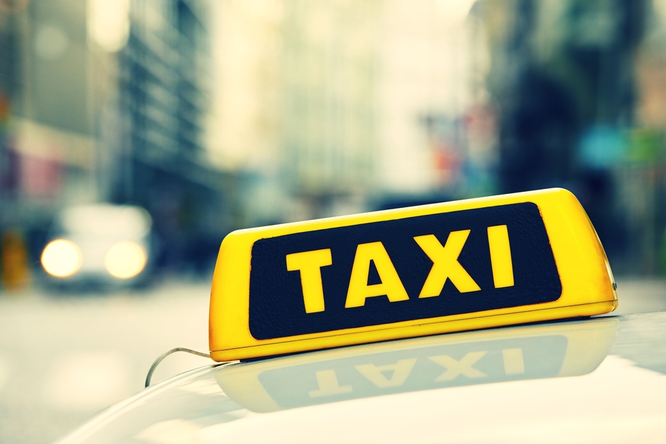 Der Taxifahrer wurde seiner bisherigen Einnahmen beraubt.