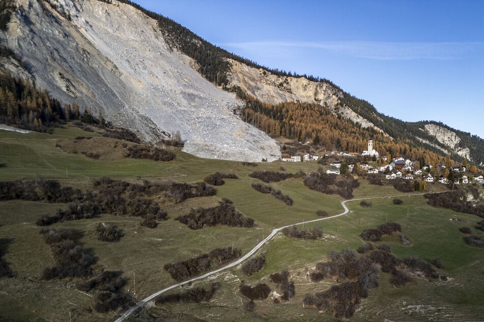 Vor circa zwei Jahren ereignete sich bereits ein Erdrutsch nahe der Gemeine Brienz/Brinzauls, der das Dorf nur um Haaresbreite verfehlte.
